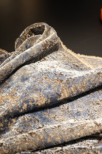 Luxury Plum Blossom Patterned Cut Velvet Fabric High Quality Home Textile for Sofas and Curtains for Home Decoration